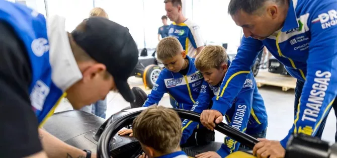 Розыгрыш болидов Формулы-4, первые запуски двигателя и премьера фильма «Картинг. Семья, любовь, жизнь.»