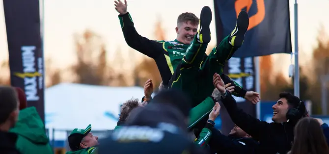 Сквозь дождь и тьму. Финал Чемпионата России SMP Formula 4 подарил невероятную развязку в споре за титулы!